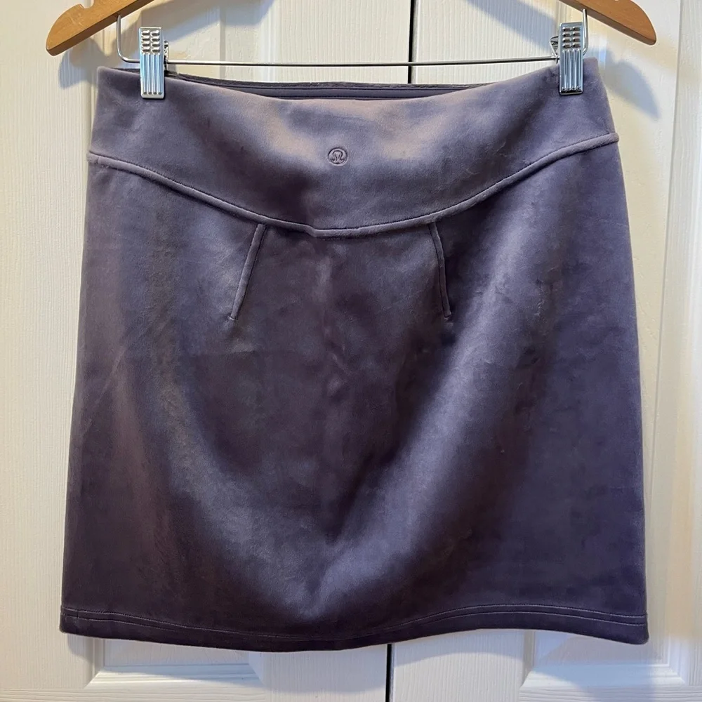 Lululemon Scuba High Rise Mini Skirt Velvet Nightfall Size Medium NWT - Picture 3 of 5